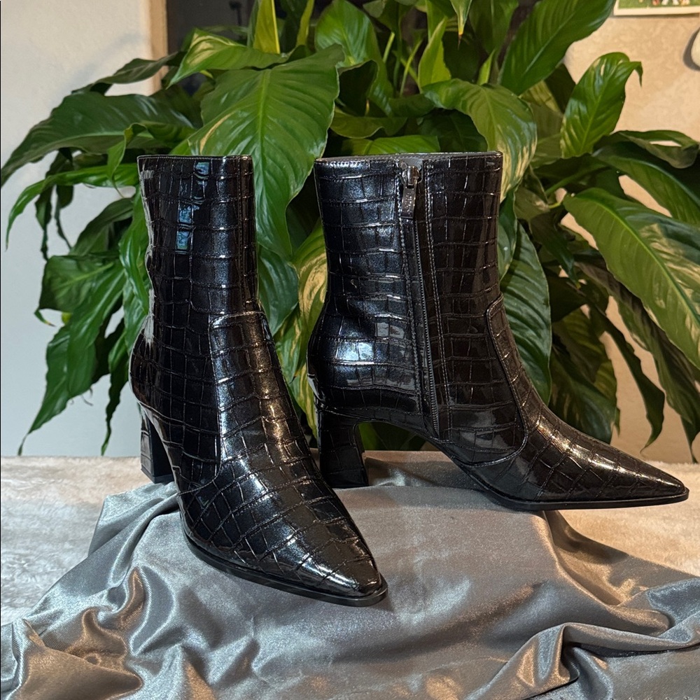 DKNY Sunny Shimmer Black Croc-Embossed Texture Ankle Boots - Women's 7 EU 37.5